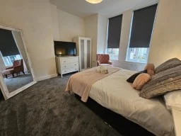 Main bedroom with television at Kings Central Apartment