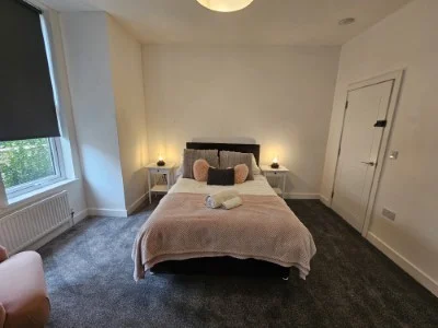 Main double bedroom at Kings Central Apartment